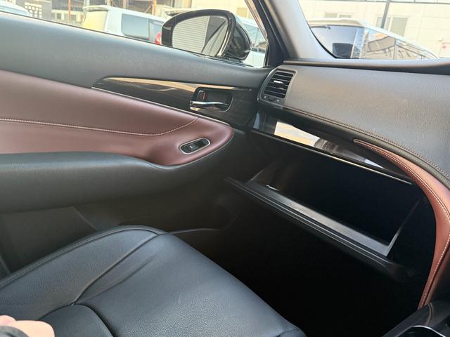 クラウンハイブリッド アスリートＳ　ブラックスタイル　純正ナビゲーション　バックガイドモニター　純正１８インチアルミホイール　純正ドライブレコーダー　　シートヒーター　ＥＴＣ（38枚目）