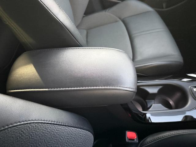 カローラクロス ハイブリッド　Ｚ　モデリスタフルエアロ　全周囲モニター　ディスプレイオーディオプラス　シートヒーター　ワイヤレススマホ充電　ドライブレコーダー　ＥＴＣ２．０　クルーズコントロール　パワーバックドア（17枚目）