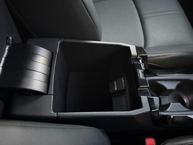 カローラクロス ハイブリッド　Ｚ　モデリスタフルエアロ　全周囲モニター　ディスプレイオーディオプラス　シートヒーター　ワイヤレススマホ充電　ドライブレコーダー　ＥＴＣ２．０　クルーズコントロール　パワーバックドア（18枚目）