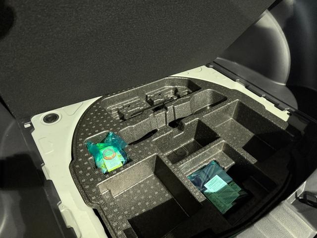 カローラクロス ハイブリッド　Ｚ　モデリスタフルエアロ　全周囲モニター　ディスプレイオーディオプラス　シートヒーター　ワイヤレススマホ充電　ドライブレコーダー　ＥＴＣ２．０　クルーズコントロール　パワーバックドア（45枚目）