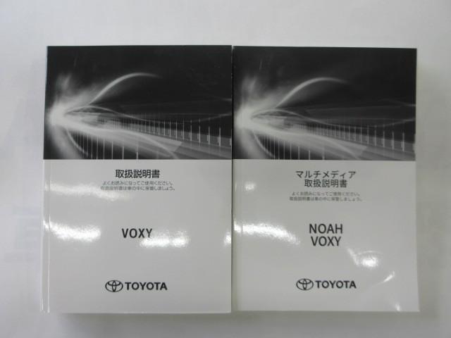 ヴォクシー ハイブリッドＳ－Ｚ　フルセグ　メモリーナビ　ＤＶＤ再生　後席モニター　バックカメラ　衝突被害軽減システム　ＥＴＣ　両側電動スライド　ＬＥＤヘッドランプ　乗車定員７人　３列シート（38枚目）
