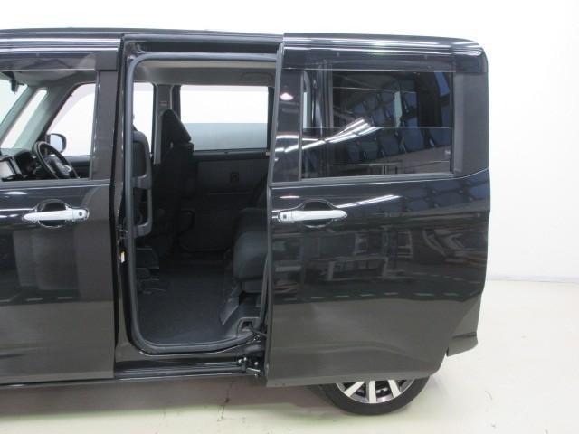 両側パワースライドドア付きだから、狭い駐車スペースなどでの　乗り降りラクラク！小さなお子さまのいるご家庭には嬉しい装備。