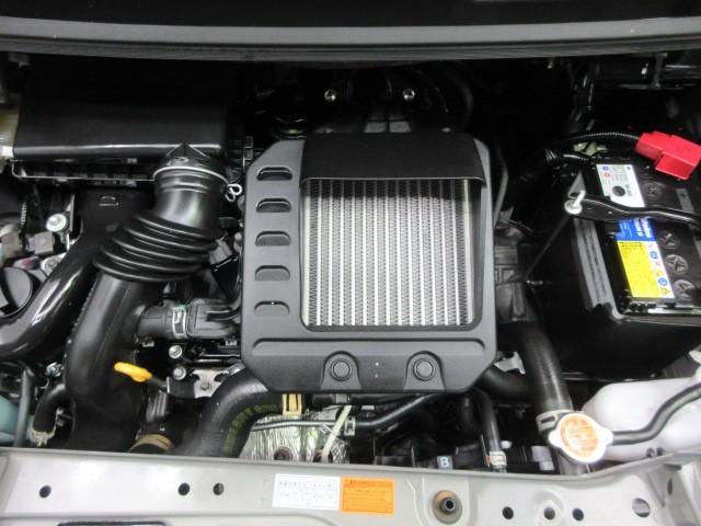 普段はあまり見ないエンジンルーム内も綺麗に仕上げています。見えないところも清潔に保ちたいですよね。