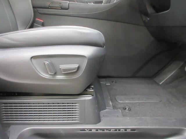 ヴェルファイアハイブリッド Ｚ　プレミア　革シート　サンルーフ　フルセグ　メモリーナビ　後席モニター　バックカメラ　衝突被害軽減システム　ＥＴＣ　ドラレコ　両側電動スライド　ＬＥＤヘッドランプ　乗車定員７人　３列シート（25枚目）