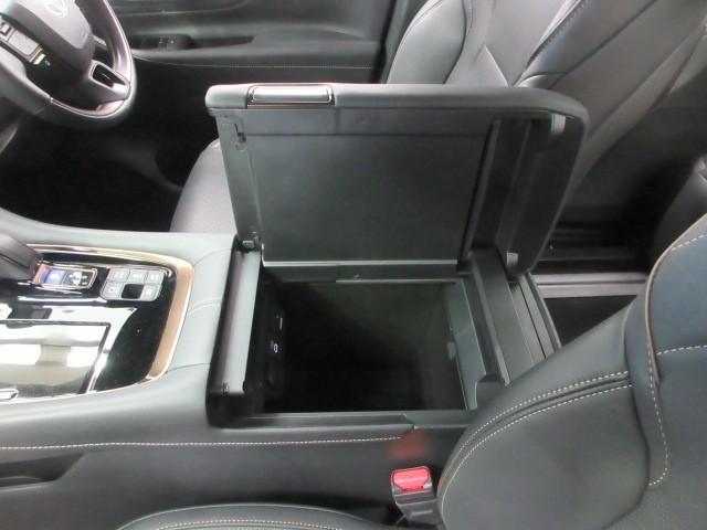 ヴェルファイアハイブリッド Ｚ　プレミア　革シート　サンルーフ　フルセグ　メモリーナビ　後席モニター　バックカメラ　衝突被害軽減システム　ＥＴＣ　ドラレコ　両側電動スライド　ＬＥＤヘッドランプ　乗車定員７人　３列シート（30枚目）