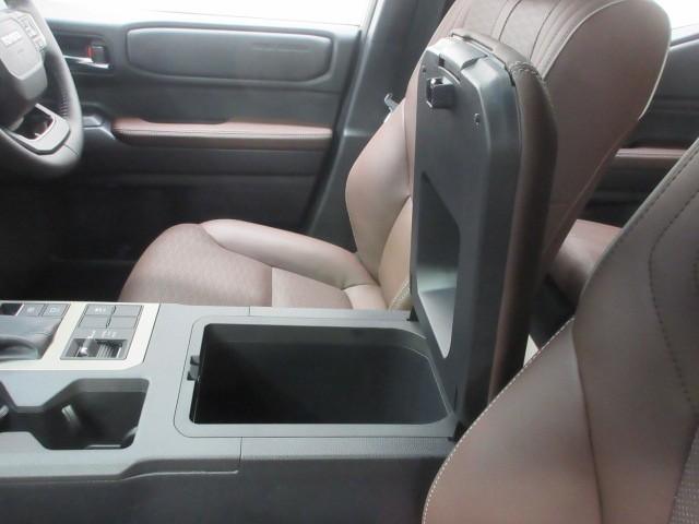 ランドクルーザー250 VXファーストエディション 革シート サンルーフ 4WD フルセグ メモリーナビ バックカメラ 衝突被害軽減システム ETC ドラレコ LEDヘッドランプ 乗車定員7人 3列シート(29枚目)