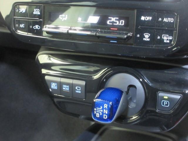 プリウス Ｓツーリングセレクション　フルセグ　メモリーナビ　ＤＶＤ再生　バックカメラ　衝突被害軽減システム　ＥＴＣ　ドラレコ　ＬＥＤヘッドランプ（18枚目）