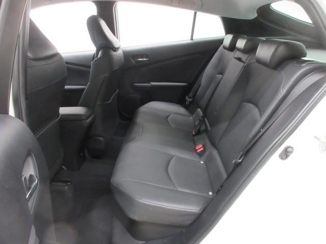 プリウス Ｓツーリングセレクション　フルセグ　メモリーナビ　ＤＶＤ再生　バックカメラ　衝突被害軽減システム　ＥＴＣ　ドラレコ　ＬＥＤヘッドランプ（31枚目）