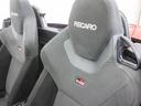 シートは体をしっかりとホールドしてくれる「RECARO」社製のシートです。