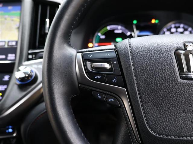 ステアリングスイッチ付き。前方から目を離すことなく操作することが可能です。
