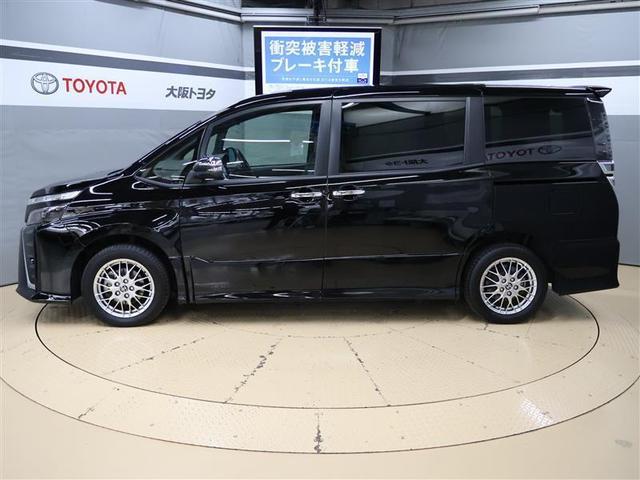 ヴォクシー ハイブリッドＺＳ　煌ＩＩＩ　フルセグ　メモリーナビ　ＤＶＤ再生　後席モニター　バックカメラ　衝突被害軽減システム　ＥＴＣ　両側電動スライド　ＬＥＤヘッドランプ　乗車定員７人　３列シート　ワンオーナー（3枚目）