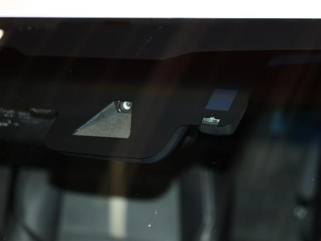 �y�v���N���b�V���Z�[�t�e�B�V�X�e���z�~���g���[�_�[�ƒP��J�����𕹗p�����Z���T�[�őO���̎ԗ��ƒ����s�҂����m���A����Ɋ�Â������I�Ȑ���ɂ��A���̂̉����Փ˔�Q�̌y�����x�����܂��B