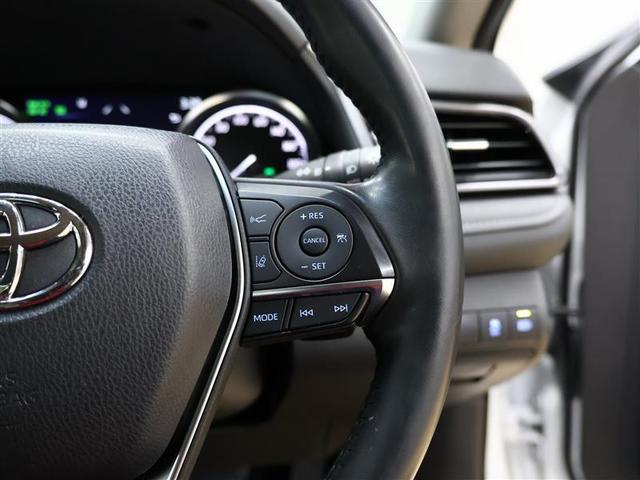 �X�e�A�����O�����𗣂����ɁA���܂��܂ȑ��삪�\�B�}���`�C���t�H���[�V�����f�B�X�v���C�̕\���ؑւ�^�]�x���n�A�I�[�f�B�I�Ȃǂ̑�����X�e�A�����O�����𗣂����ɍs�����Ƃ��ł��A�^�]�ɏW���ł��܂���