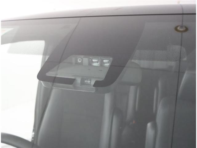 ヴォクシー ＺＳ　煌ＩＩ　フルセグ　メモリーナビ　ＤＶＤ再生　後席モニター　バックカメラ　衝突被害軽減システム　ＥＴＣ　両側電動スライド　ＬＥＤヘッドランプ　ウオークスルー　乗車定員７人　３列シート　ワンオーナー　フルエアロ（9枚目）