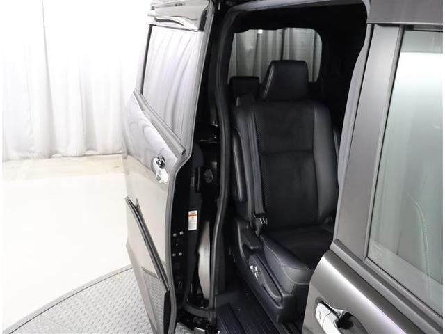 ヴォクシー ＺＳ　煌ＩＩ　フルセグ　メモリーナビ　ＤＶＤ再生　後席モニター　バックカメラ　衝突被害軽減システム　ＥＴＣ　両側電動スライド　ＬＥＤヘッドランプ　ウオークスルー　乗車定員７人　３列シート　ワンオーナー　フルエアロ（12枚目）