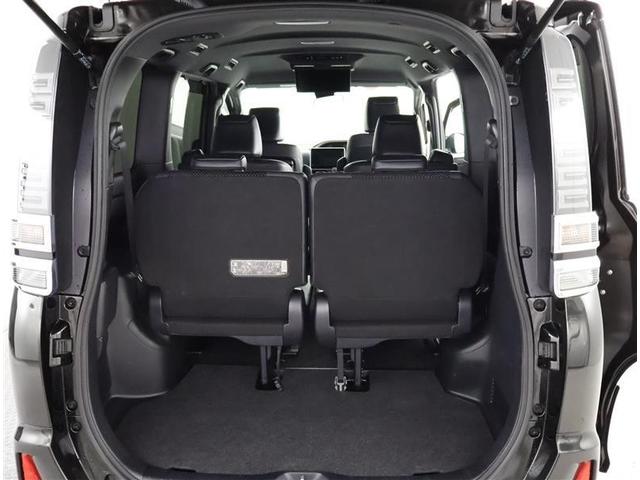 ヴォクシー ＺＳ　煌ＩＩ　フルセグ　メモリーナビ　ＤＶＤ再生　後席モニター　バックカメラ　衝突被害軽減システム　ＥＴＣ　両側電動スライド　ＬＥＤヘッドランプ　ウオークスルー　乗車定員７人　３列シート　ワンオーナー　フルエアロ（16枚目）