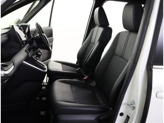 シンプルながら座り心地の良いシートです。　ホールド感も良いので長いドライビングでも疲れにくいんです。