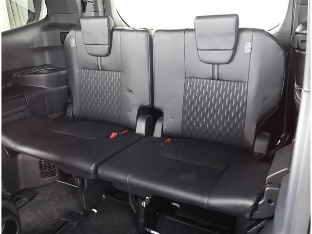 ３列目シートもひろびろとしたスペースを確保しています。大人数でのお出かけもばっちりです！