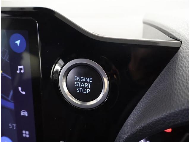 スマートキーを携帯していればキーを取り出さずにドアを施錠＆解錠。クルマの始動も可能です。