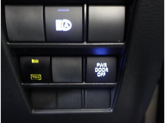 オートマチックハイビームとは、先行車や対向車のライトを認識し、ハイビームとロービームを自動で切り替える機能です。夜道の視界を確保します。詳細は販売店スタッフまでおたずねください。