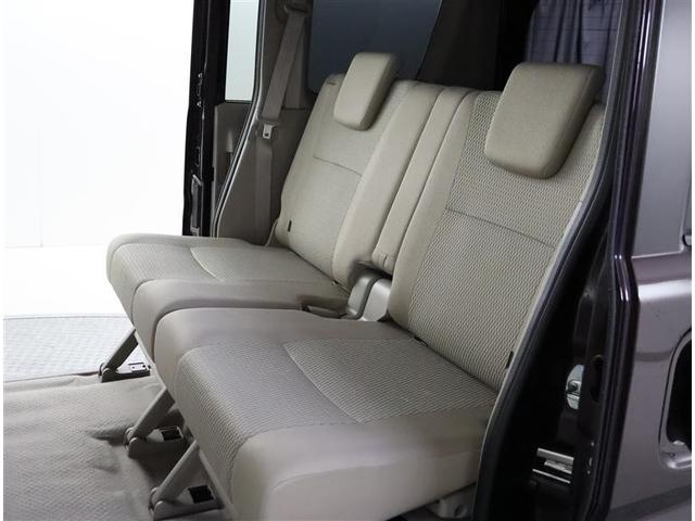 後席は、膝元に十分なスペースを確保！室内も専門のスタッフによる清掃済みでキレイです♪是非一度ご覧ください！