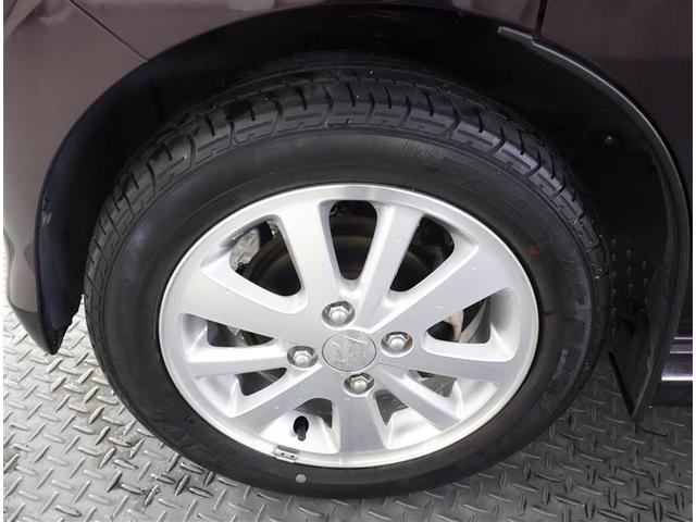 スポーティな印象を与える純正ホイールです。どこまでも走っていきたくなるようなデザインですね♪