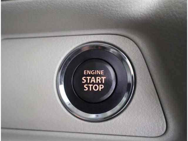 スマートキーを携帯していればキーを取り出さずにドアを施錠＆解錠。クルマの始動も可能です。