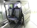 両側パワースライドドア付きだから、狭い駐車スペースなどでの 乗り降りラクラク!小さなお子さまのいるご家庭には嬉しい装備。