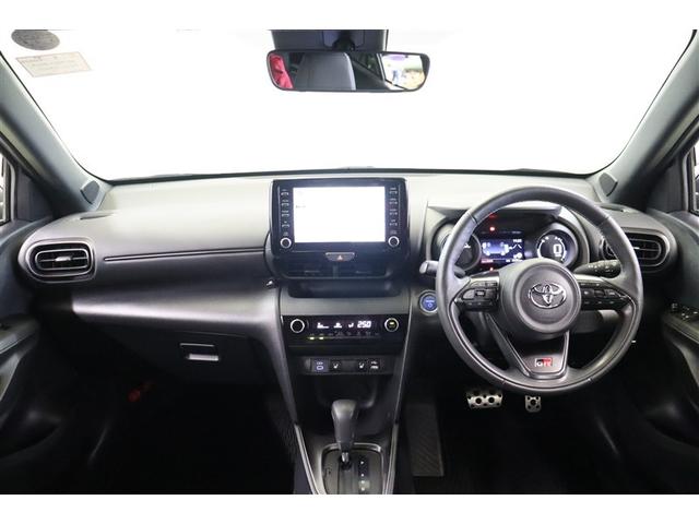 ヤリスクロス ハイブリッド　ＧＲスポーツ　ナビ・ＴＶ　衝突軽減　オートクルーズコントロール　ＬＥＤヘッド　フルセグ　ドライブレコーダー　Ｂカメラ　キーレス　スマートキー　メモリーナビ　イモビライザー　オートエアコン　横滑り防止装置　記録簿（4枚目）