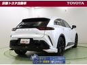 【後方車両接近告知】搭載。至近距離の後方車両がいる場合、警察もしくはヘルプネット(Tコネクト契約が必要)への接続を提案。接続後に対処方法を伝えてくれる【周辺車両接近時サポート】も搭載しています。