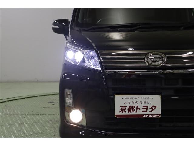 アッパーグリルと一体化したシャープなヘッドライトは環境に優しく経済的なＬＥＤ。周囲の明るさを感知して点灯・消灯するオートライト搭載。自動で点灯してくれるので夕暮れ時の安全が向上されます