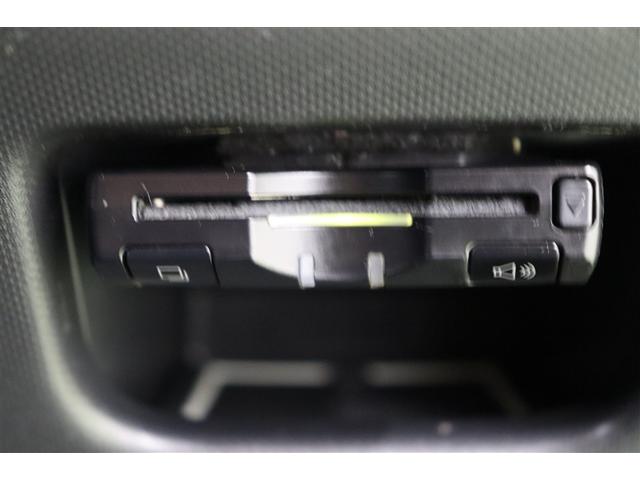 ＥＴＣを搭載しています。高速道路出入口もスマートに通過！　今やマストアイテムですね。納車前には使用できるようにセットアップをさせていただきます。ＥＴＣカードの取扱もしておりますのでご相談ください。