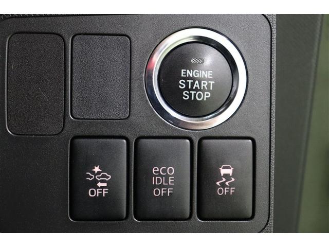 プッシュスタートです。キーを携帯しブレーキペダルを踏みこみ、ボタンを押すとエンジンがスタートします。鞄やポケットからキーを取り出さなくてもいいのは楽ですね。