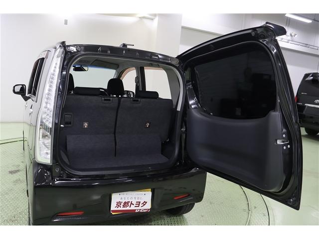 バックドアは横開きで開口部が大きく、スクエア型なので大きな荷物や背の高い荷物も積み込みやすいですよ。