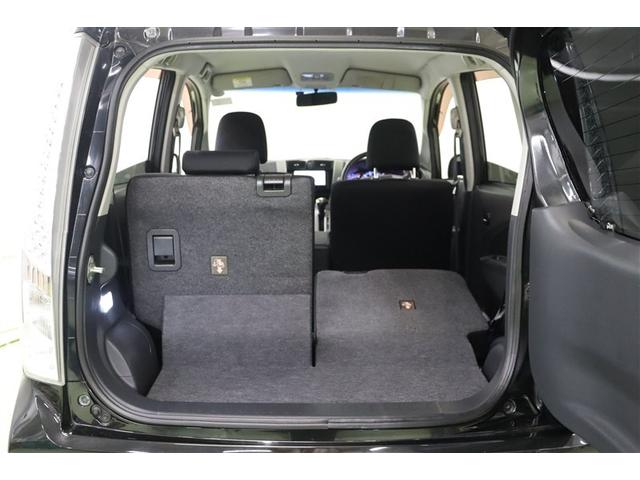 後部座席は左右独立しているのでシーンに応じて使う分だけ倒せます。後部座席に乗車しながら長尺物も積み込めます。