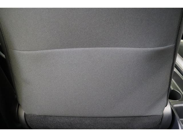 ヤリスクロス ハイブリッドＺ　インテリジェントキー　アルミホイル　ＬＥＤライト　リアカメラ　クルーズコントロール　整備記録簿　横滑り防止システム　ＴＶ　電動シ－ト　パワステ　オートエアコン　キーフリー　イモビライザ　ＥＴＣ付き（32枚目）