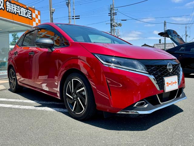 ノート Ｘ　買取車　インテリジェントルームミラー　アラウンドビューモニター　純正ＳＤナビ　ＥＴＣ　純正ドライブレコーダー　純正１６インチアルミホイールセットＯＰ　　アダプティブＬＥＤヘッドランプ　　ＬＥＤフォグ（3枚目）