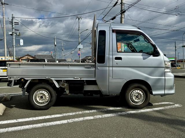 ハイゼットトラック ジャンボ 買取車 四駆 オートマ キーレス パワーウィンドウ 荷台ステンレス加工 フロアマット ドアバイザー(4枚目)