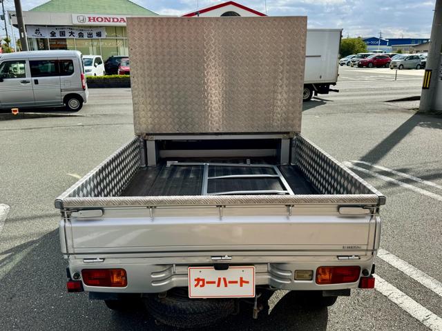 ハイゼットトラック ジャンボ 買取車 四駆 オートマ キーレス パワーウィンドウ 荷台ステンレス加工 フロアマット ドアバイザー(6枚目)