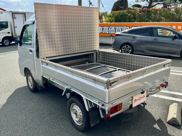 ハイゼットトラック ジャンボ 買取車 四駆 オートマ キーレス パワーウィンドウ 荷台ステンレス加工 フロアマット ドアバイザー(7枚目)