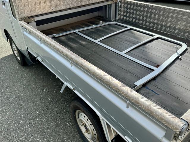 ハイゼットトラック ジャンボ 買取車 四駆 オートマ キーレス パワーウィンドウ 荷台ステンレス加工 フロアマット ドアバイザー(10枚目)