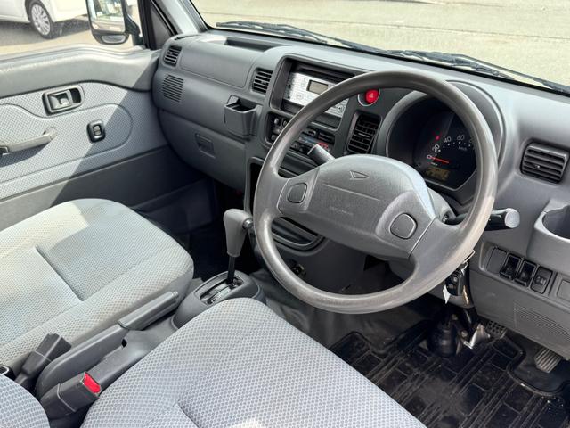 ハイゼットトラック ジャンボ 買取車 四駆 オートマ キーレス パワーウィンドウ 荷台ステンレス加工 フロアマット ドアバイザー(16枚目)