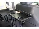 後部座席はご覧の通り、ちょっとしたテーブルに早変わり♪