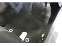 フロアマット標準装備。車内を清潔に保ちます。