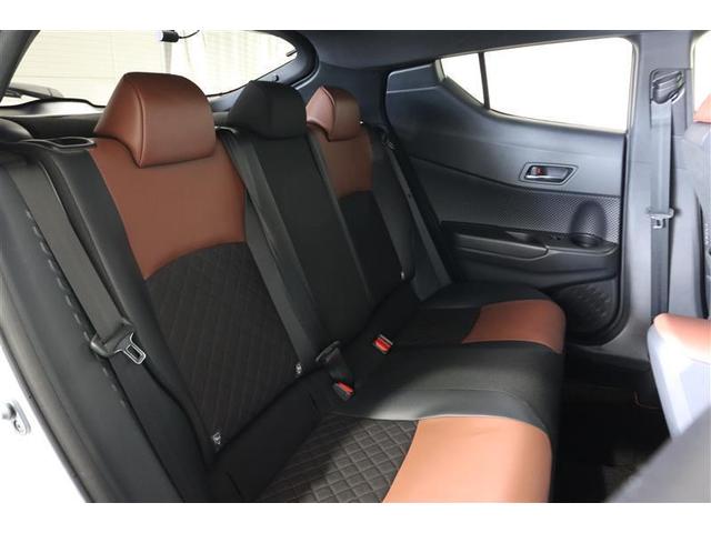 後席シートが6:4に分割となり乗車スペースも確保しながら長い荷物も積み込めます!