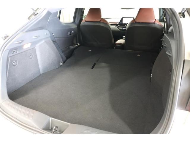 後部座席を倒せば、大きな荷物もOK♪