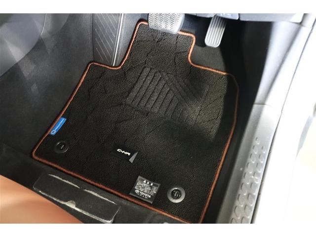 フロアマット標準装備。車内を清潔に保ちます。