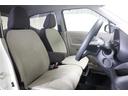 フロントベンチシートだから運転席足元もゆったり、広々快適です♪