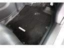 フロアマット標準装備。車内を清潔に保ちます。