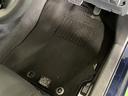 フロアマット標準装備。車内を清潔に保ちます。